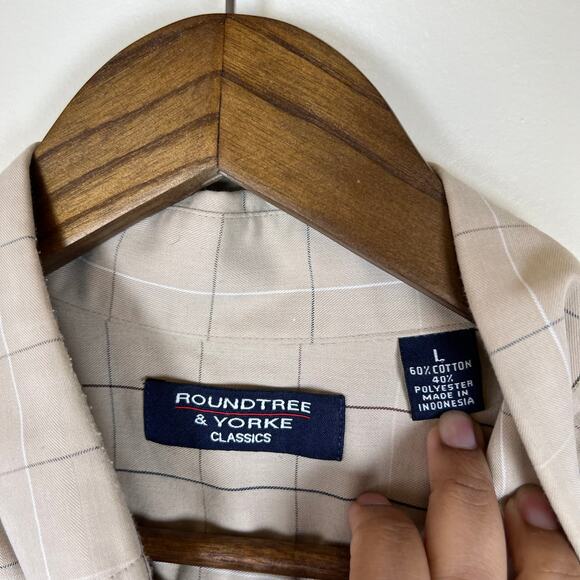 Men's Large Roundtree & Yorke Classic Beige Grid Button Down Shirt - Picture 3 of 6